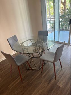 Dining table & chairs