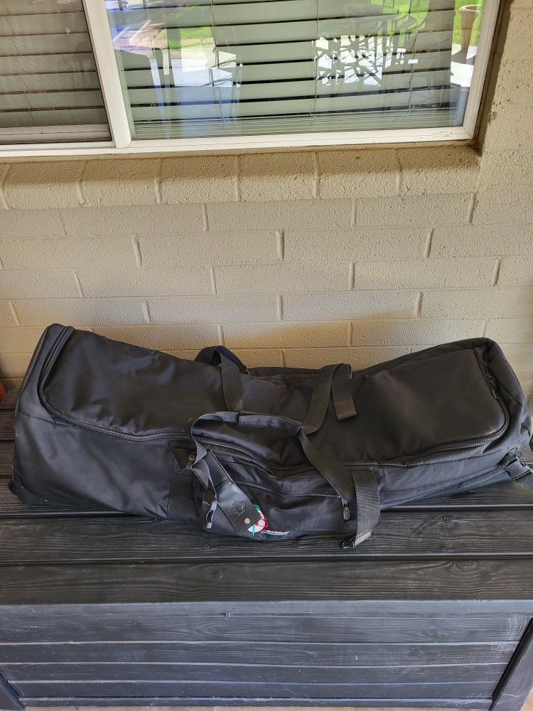 Golf Travel Bag, Rugged And Sturdy, With Wheels,  Zipper Pouches, Straps, Handles And Name Tag, Priced To Sell 