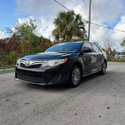 2012 TOYOTA CAMRY - CLEAN TITLE
