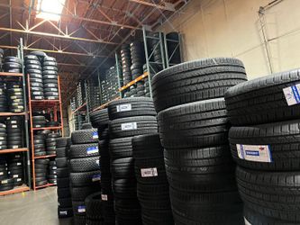 275 40 20 Set Of New Tires 