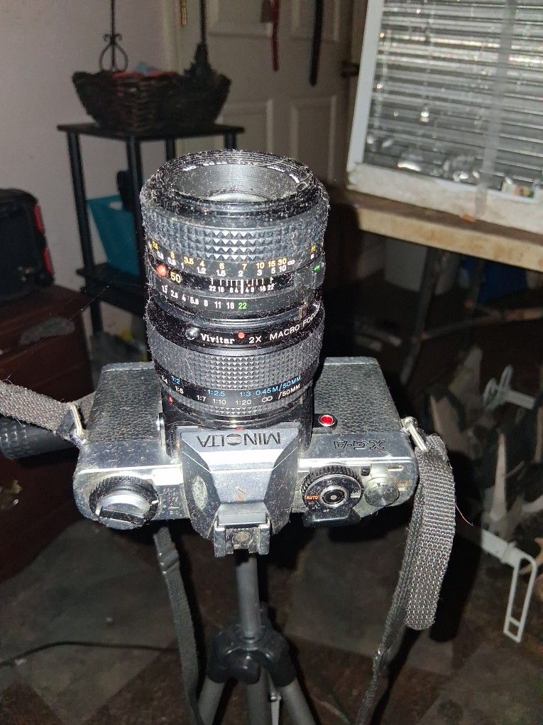Camara Tripod With Extra Lens