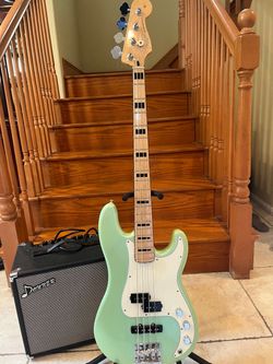 Fender Guitar Center Exclusive Deluxe Precision Bass w/ Donner Bass Amp