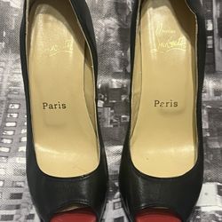 Christian Louboutin heels classic black, open toe/peep toe.
