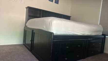 Full-size storage bed with 4 drawers & side cabinet