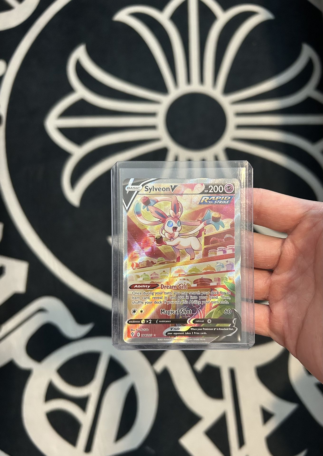Pokemon Sword and Shield Evolving Skies Sylveon V Alternate Alt Full Art Ultra Rare 184/203 card