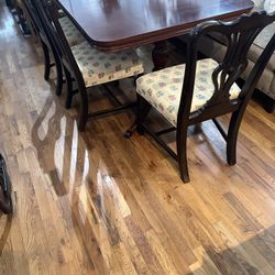 8  Dining Room Chairs $30 Each 