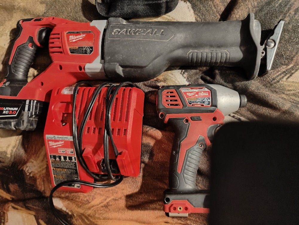 Milwaukee ,Sawzall 18v Y Impact Driver Drill ,Con Cargador