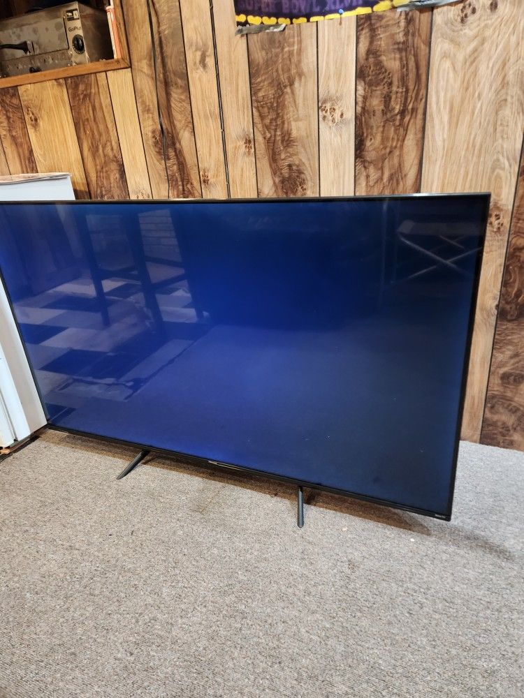 58 Inch LED Hisense Smart TV (No Roku Remote) TV Does Not Show Picture. Parts Or Repair.