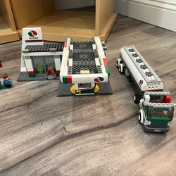 Lego City Custom LEGO Octan Gas Station &truck