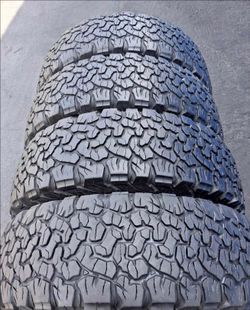 275/60/20 Bfgoodrich 🌟🌟 Vendo un set de llantas con 80% de vida las 4 🌟🌟🤩
