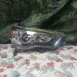 2014-20 Toyota 4Runner Right Headlight LED 