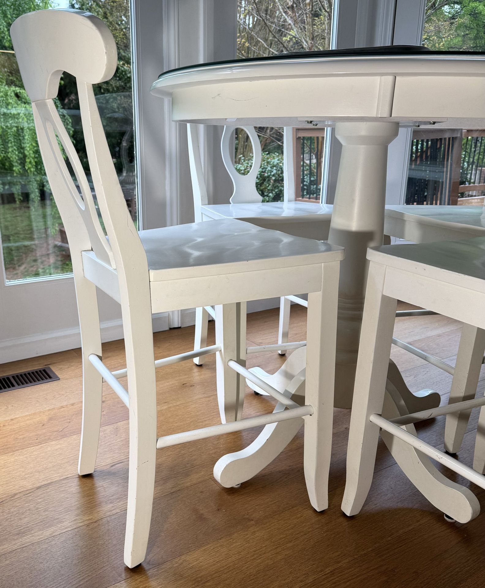 Table kitchen