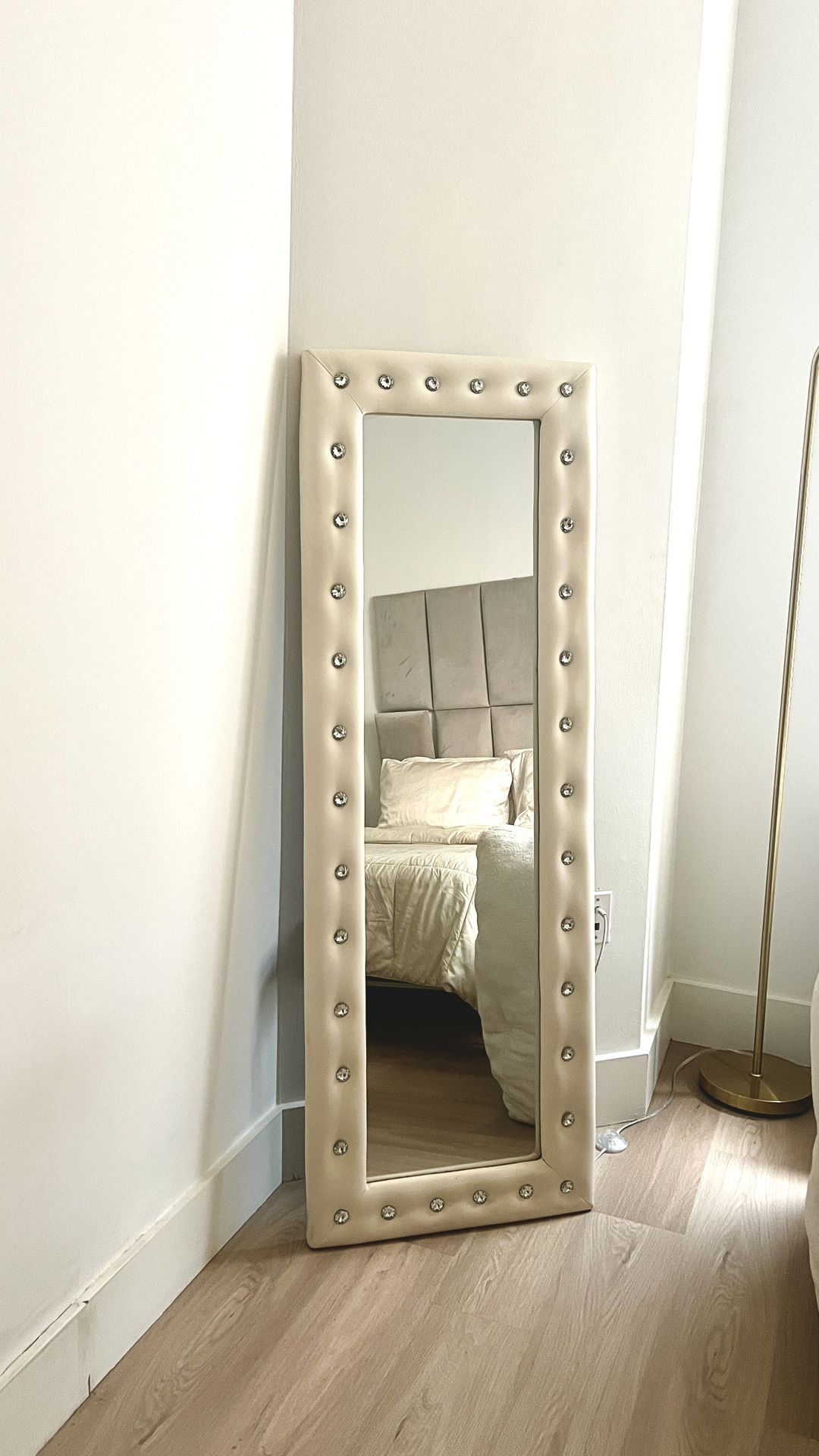 White Floor Length Mirror (For Pick Up In FIDI)