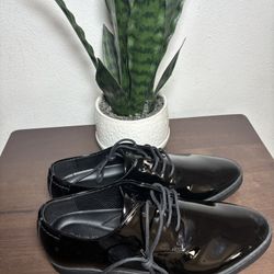 Men’s Calvin Klein Black Patent Leather Dress Shoes Size 7.5