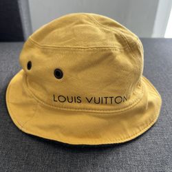 Sombrero de pescador (Bucket Hat) reversible con monograma de Louis Vuitton