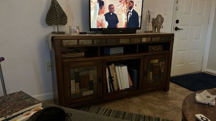 Entertainment center