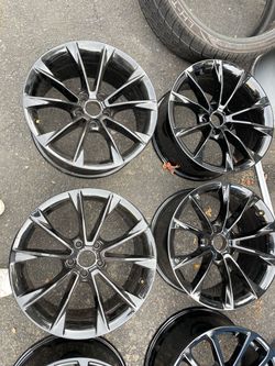 OEM Audi 18 inch fully refinished like new set of matching 4 wheels 5x112 ET 29 original factory wheels 795$ plus tax for 4 rims. Installation avai