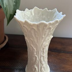 Charming Ivory Woodland Lenox Vase 