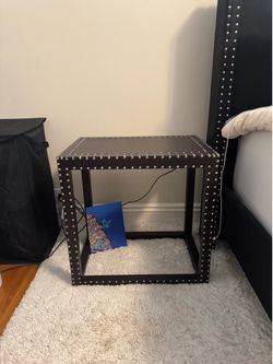 2 Nara end tables