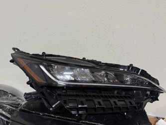 TOYOTA VENZA RIGHT HEADLIGHT 2022