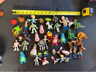 Toy store mini figures