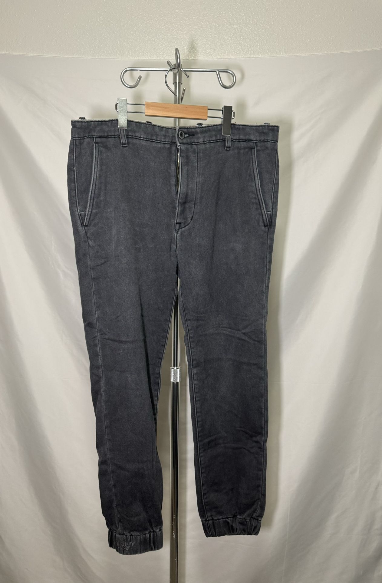 Levi’s Chino Joggers