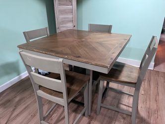 Dining room hightop table￼