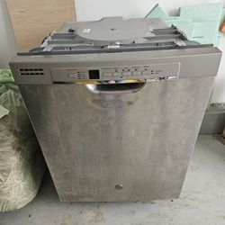 GE Dishwasher GDF530PSM0SS - Broken