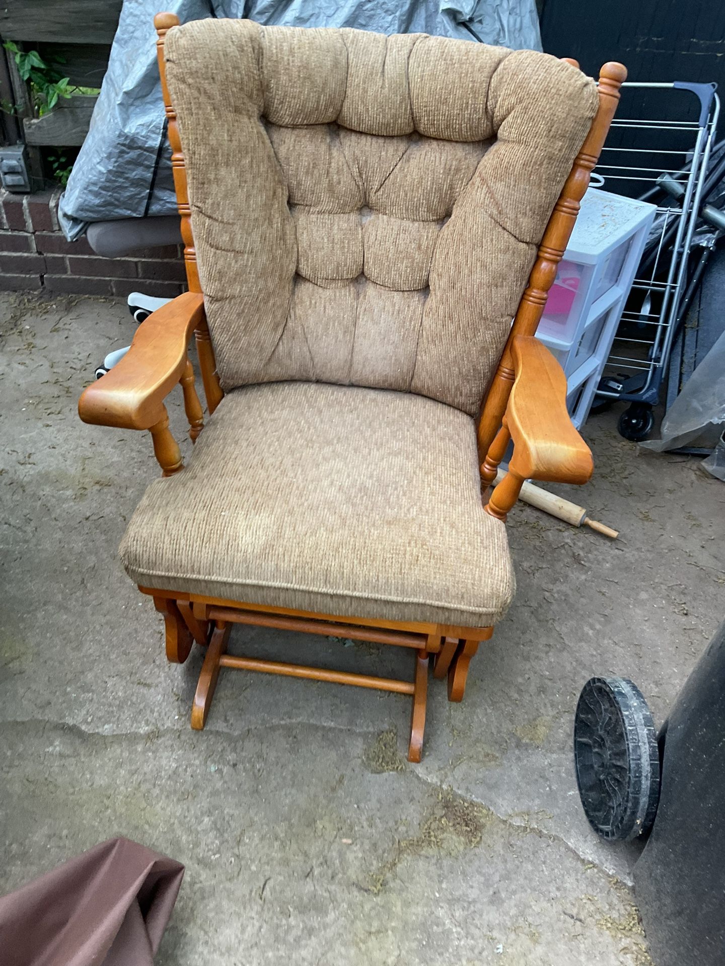 A Very Good , Old, Vintage Rocking Chair, With Heavy Cushions, Strong Wood ( NO SHIPPING)