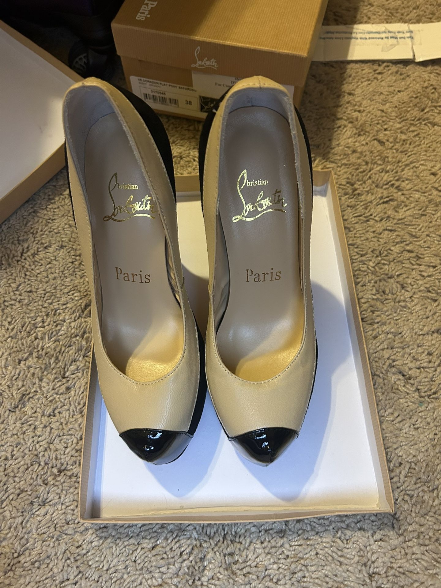 CHRISTIAN LOUBOUTIN/Black-Yellow Suede And Leather Two-Tone Cap Toe Mago Pumps.