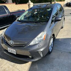 Prius V 2012