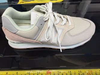 New Balance 574 Low-Top Sneaker 6.5