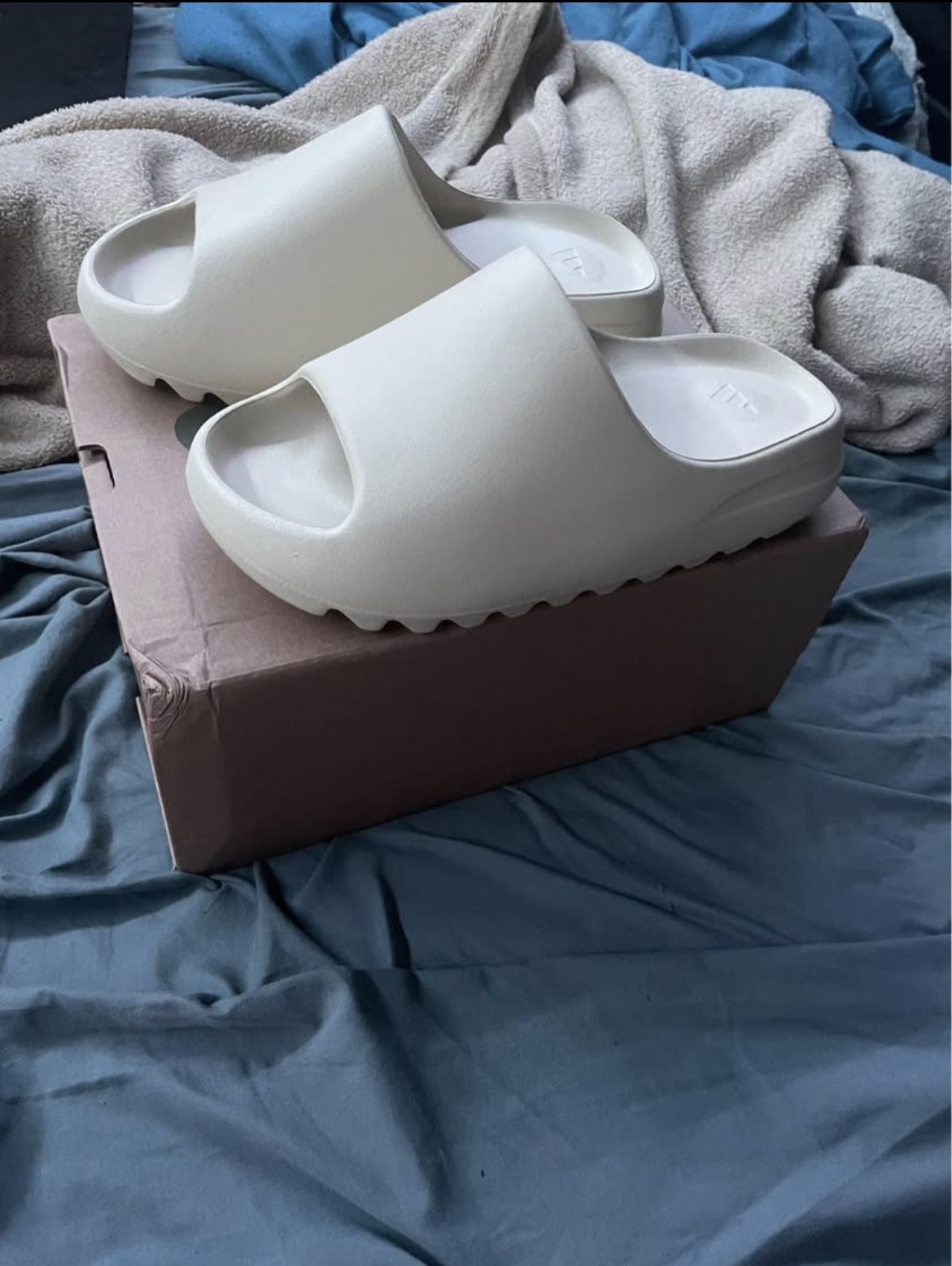Bone 2022/2023 Yeezy Slides