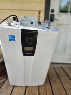 Condensing tankless water heater