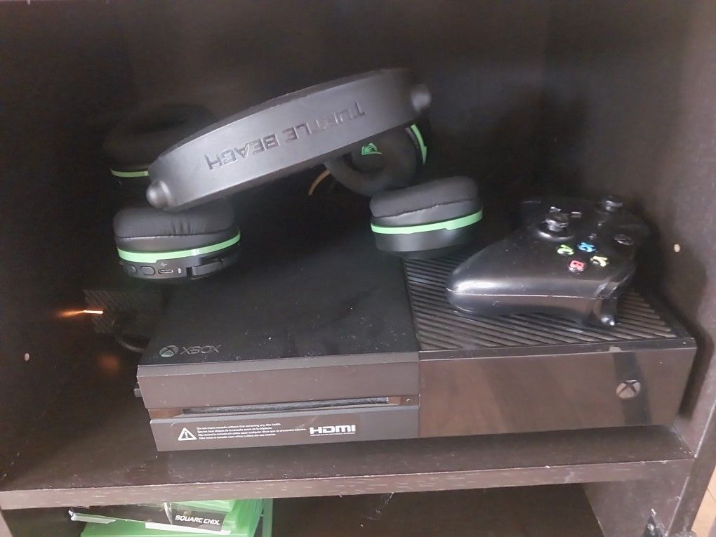 Xbox One Games Controller And Headsets