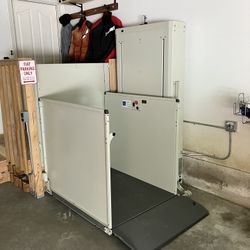 Vertical Platform Lift For Wheelchair 