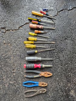 17 Tools Pliers Screwdrivers Bundle