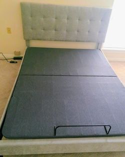 GEORGEOUS QUEEN BED FRAME WITH HEAD BOARD