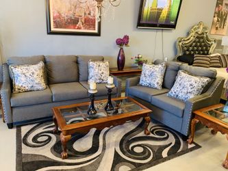 Sofa ,love seat . 2 end table .. 1 coffee table . .1 sofa table an rug for only $798