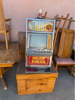 Vintage Draw Poker Machine (needs repair)