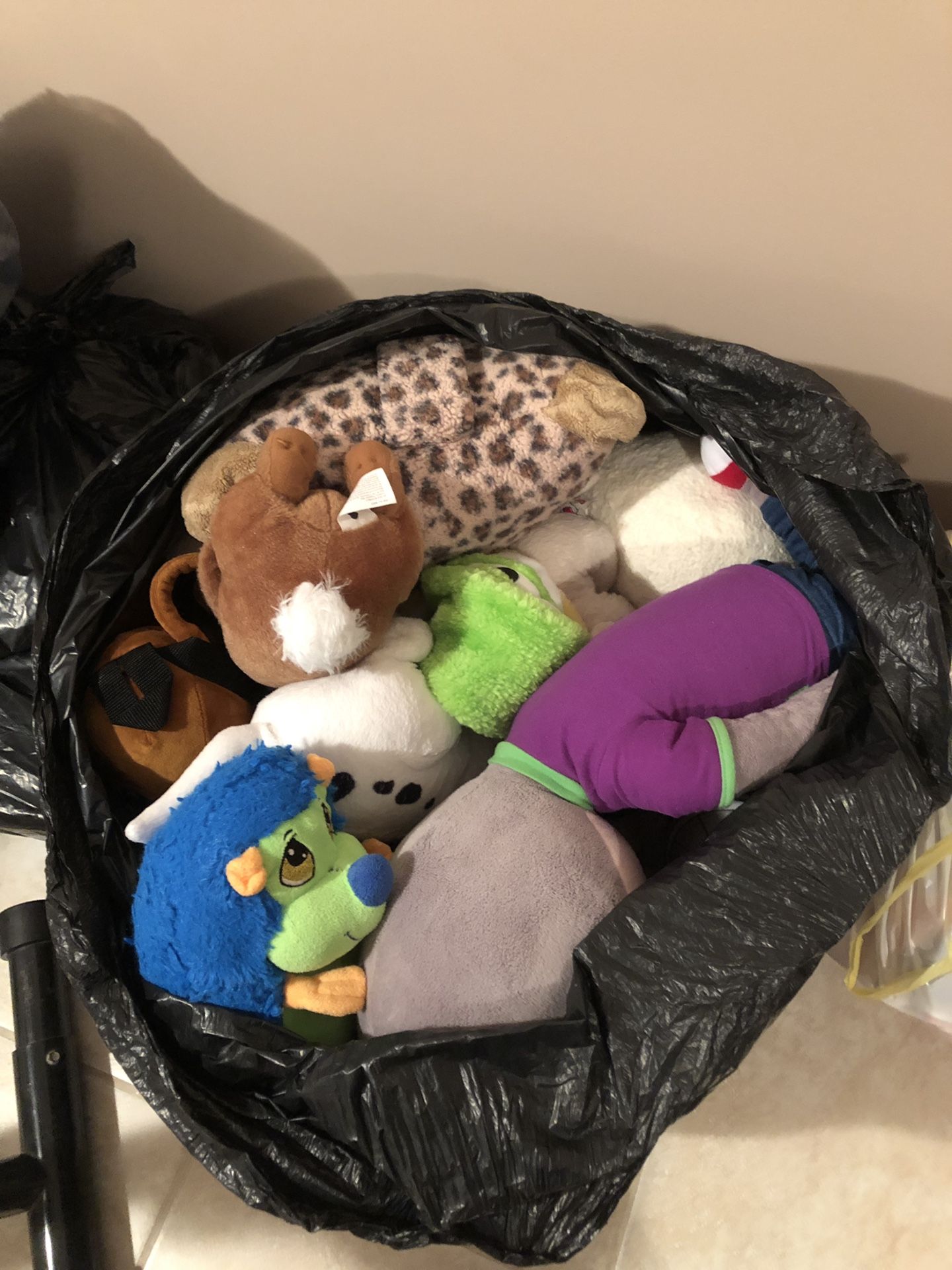 Assorted toys/stuffed animals