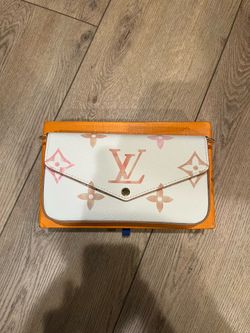 £V Purse