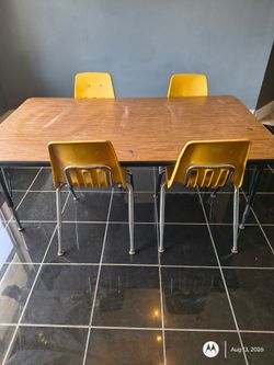 Classroom/Daycare Activity Table and Chairs