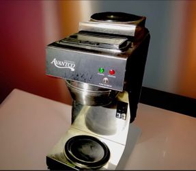 Avantco Manual Decanter Coffee Brewer Stainless Steel with 2 Warmers