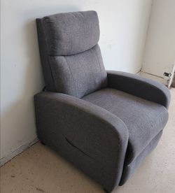 CHILDREN'S RECLINER