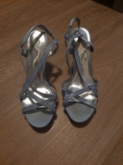 Nina Baby Blue Size 7 1/2