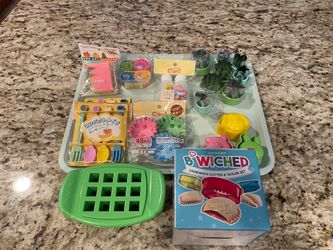 Sandwich Cutters and Meal Set