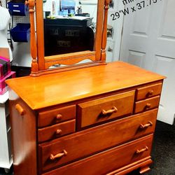 Early Century Rock Maple Virginia House Dresser & Mirror / Vintage Maple Dresser / Fine Furniture
