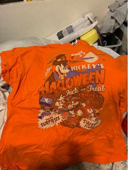 Women’s 2 XL Disney Halloween shirt