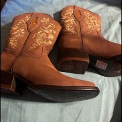 Leather Boots With Belt 